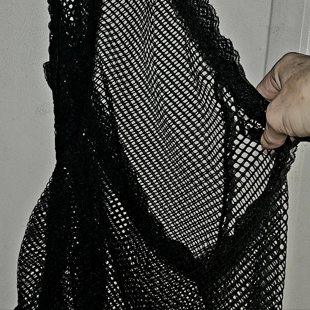 **SOLD** 𝕊𝕖𝕩𝕪 𝔽𝕚𝕤𝕙𝕟𝕖𝕥 𝕃𝕚𝕟𝕘𝕖𝕣𝕚𝕖 - Picture 5 of 9